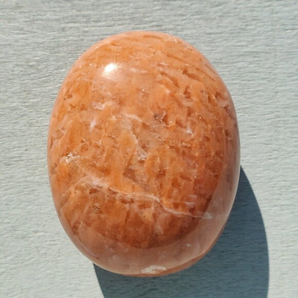 Peach Moonstone Palm Stone Pillow (Q8) - Picture 3 of 4